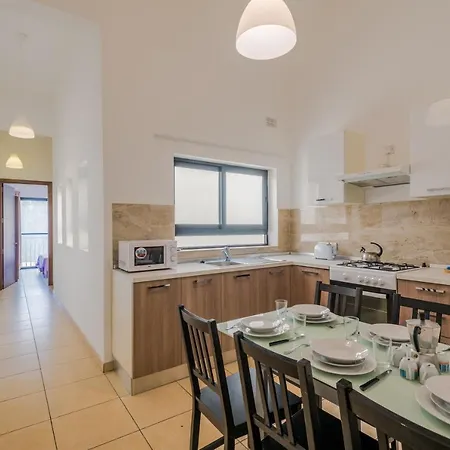 Blue Harbour 4 - Seafront 3 Bedroom Self Catering Holiday With Terrace San Pawl il-Baħar