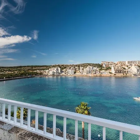 Blue Harbour 4 - Seafront 3 Bedroom Self Catering Holiday With Terrace *