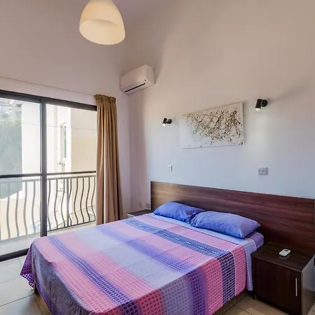 Blue Harbour 4 - Seafront 3 Bedroom Self Catering Holiday With Terrace San Pawl il-Baħar
