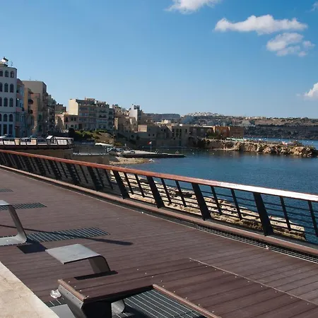 Blue Harbour 4 - Seafront 3 Bedroom Self Catering Holiday With Terrace * San Pawl il-Baħar